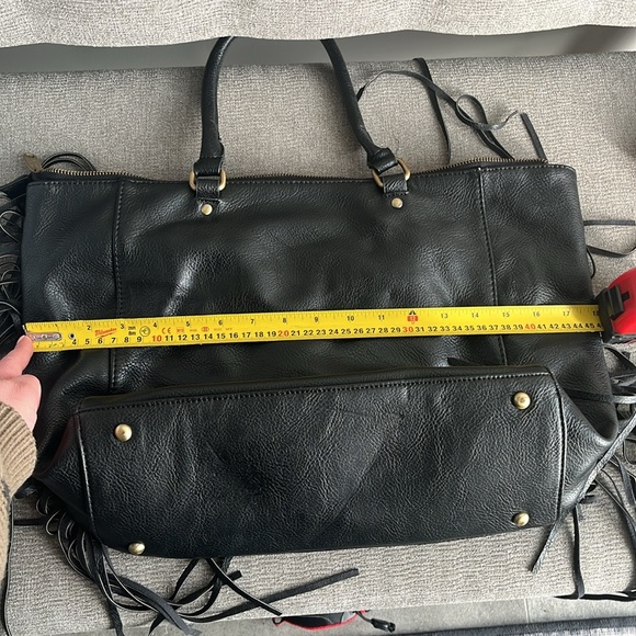 Urban Originals Black vegan leather fringed tote bag - Picture 10 of 13
